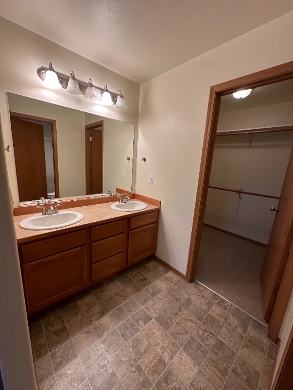 Building Photo - 7722 N Maple St