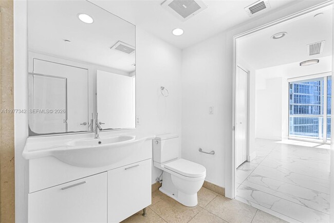 Building Photo - 475 Brickell Ave