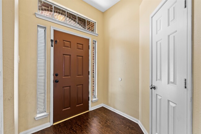 Building Photo - 511 Plantain Ln