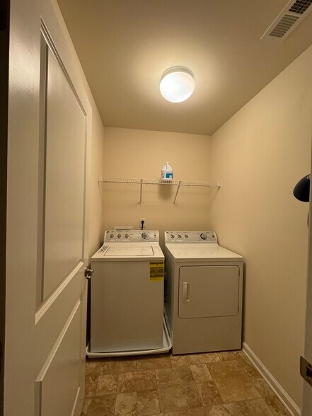 Building Photo - 28 Scuppernong Way