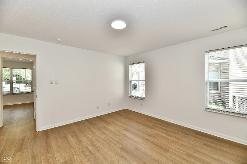 Building Photo - 931 Maidstone Ave