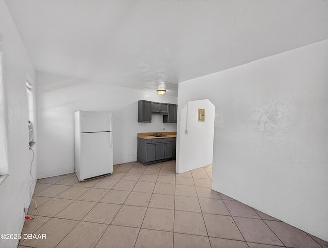 Building Photo - 5018 S Ridgewood Ave