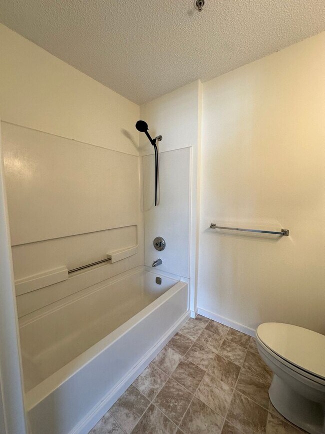 Building Photo - Private Bedroom Suite within Shared 4-Bedr...