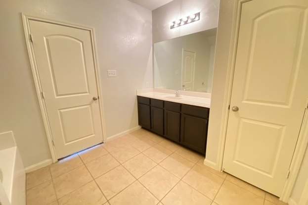 Building Photo - 7810 Creekshore Cove