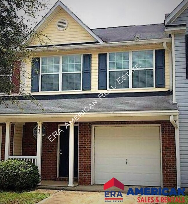 Primary Photo - Townhouse w/ fenced back yard!