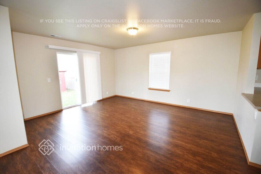 Building Photo - 107 Mazza St NE