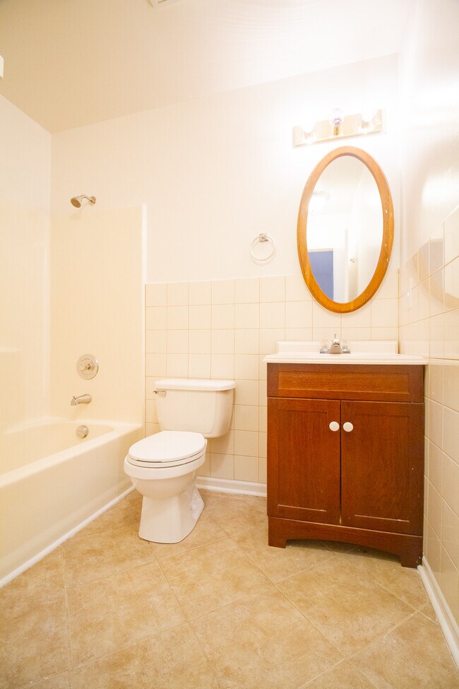 Building Photo - 2708 S 17th St