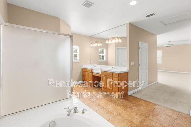 Building Photo - 120 Nabor Ct