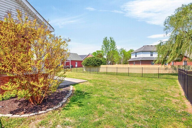 Building Photo - 197 Red Jacket Trce