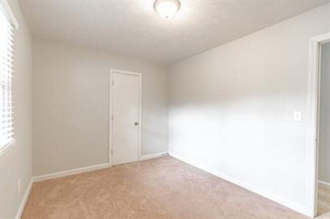 Building Photo - 205 N Glover St