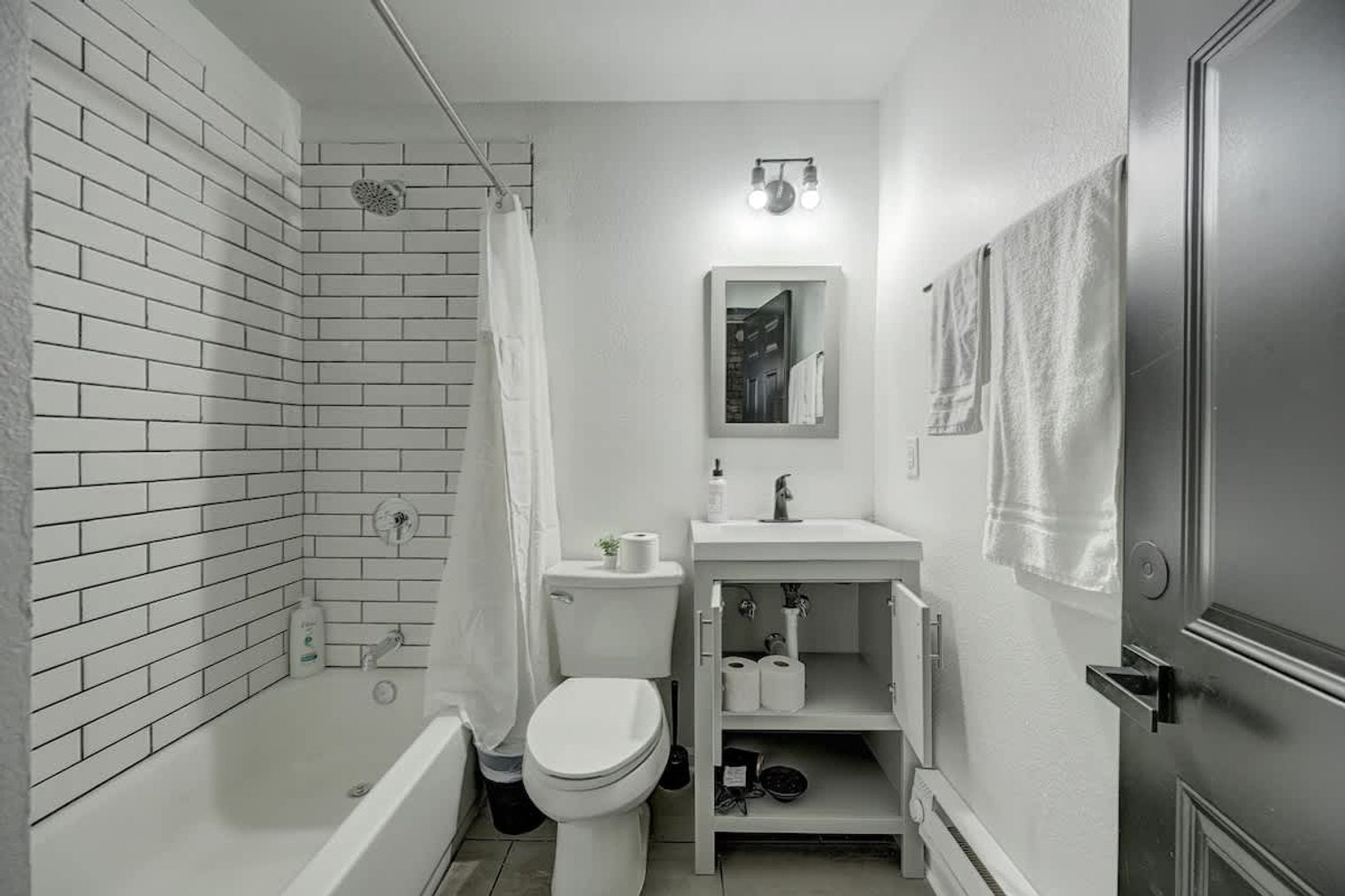 Building Photo - 1925 N Prospect Ave