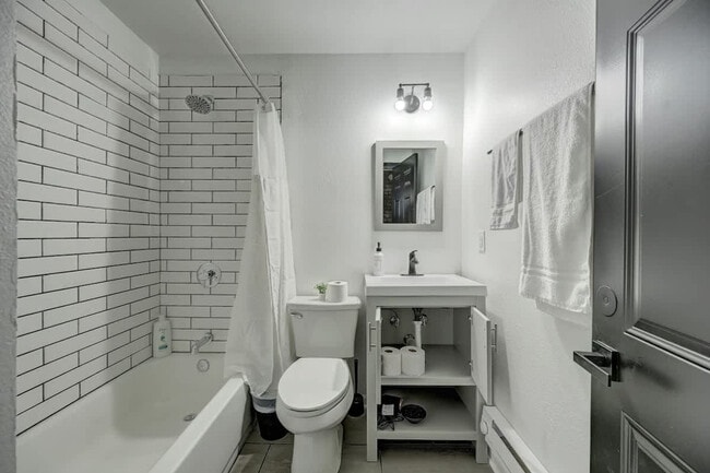 Building Photo - 1925 N Prospect Ave