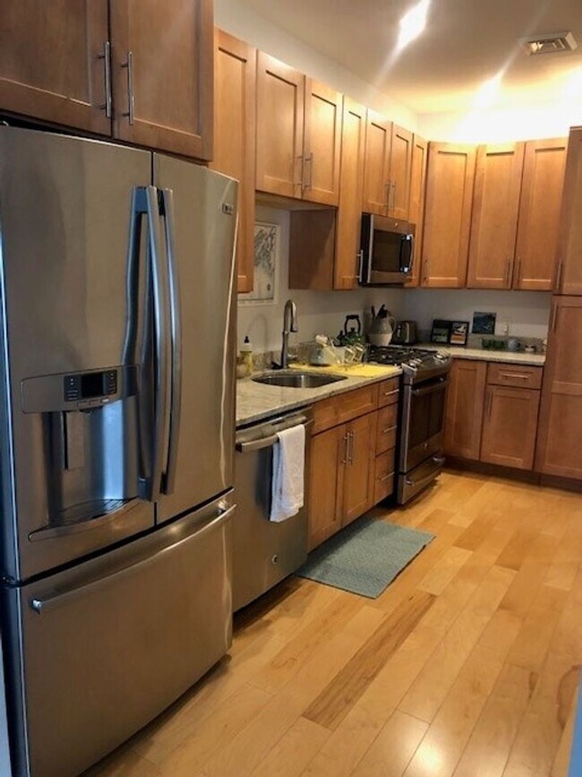 Building Photo - Studio Available September 1st!! - Fully Furnished - Great Portland Location!