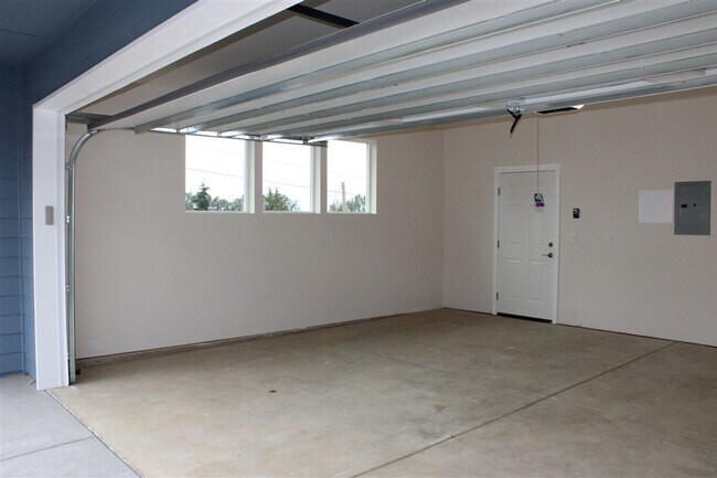 Building Photo - 2 bedroom 2 bathroom Brand  New Construction