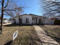 Building Photo - Step inside and be captivated by the warmth of this House!