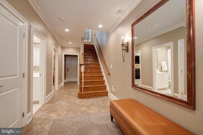 Building Photo - 712 Bracey Ln