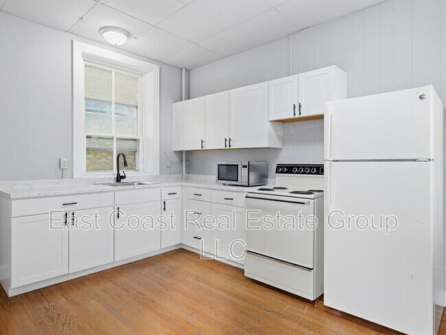 Building Photo - 323 N Potomac St