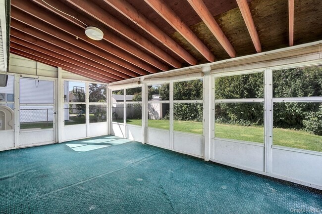 Building Photo - 6 Cinder Ln