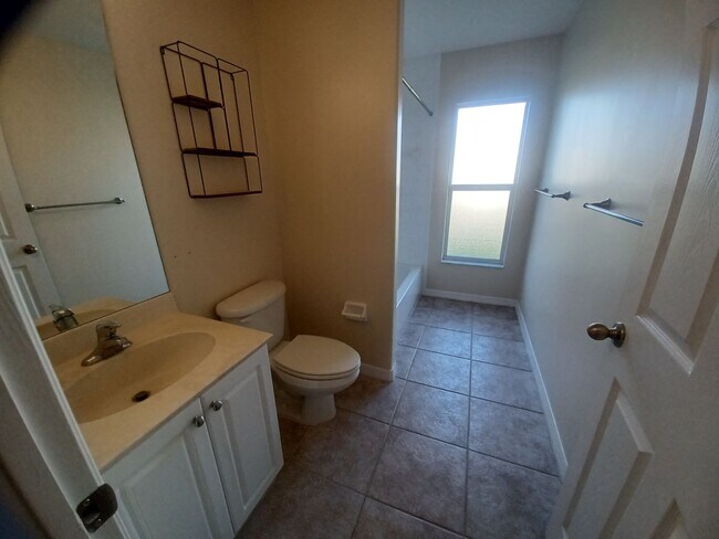 Building Photo - 2117 NW 14th Terrace