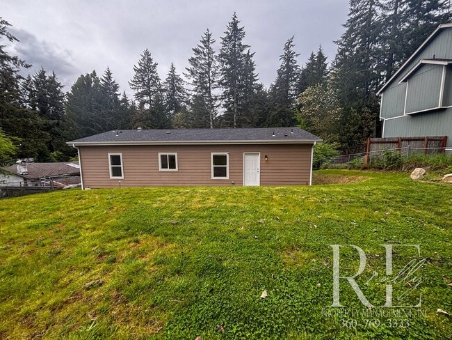 Building Photo - Charming 3-Bedroom Home in Quiet Gig Harbo...