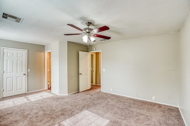 Building Photo - 6210 Scotchwood Dr