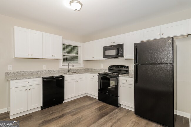 Building Photo - 66 Seminole Rd NE