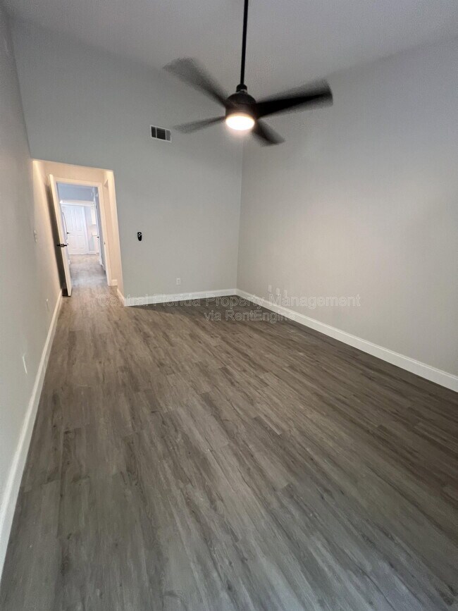 Building Photo - 914 Robinhood Ct