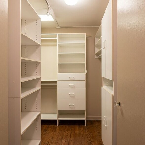 Building Photo - 505 N Lake Shore Dr