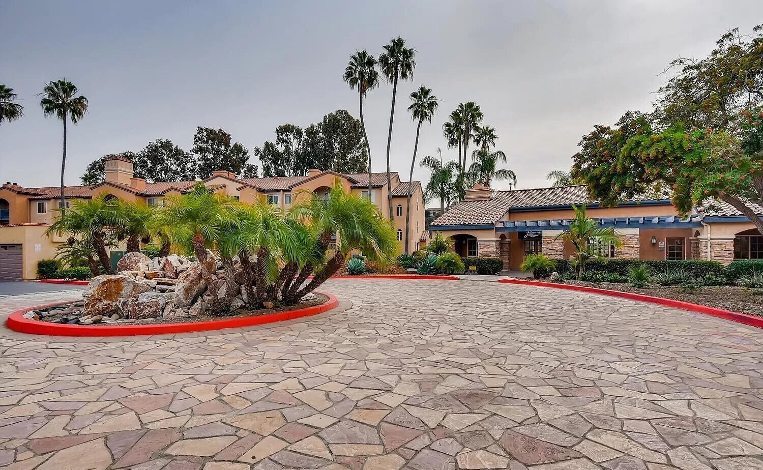 Building Photo - 7190 Shoreline Dr