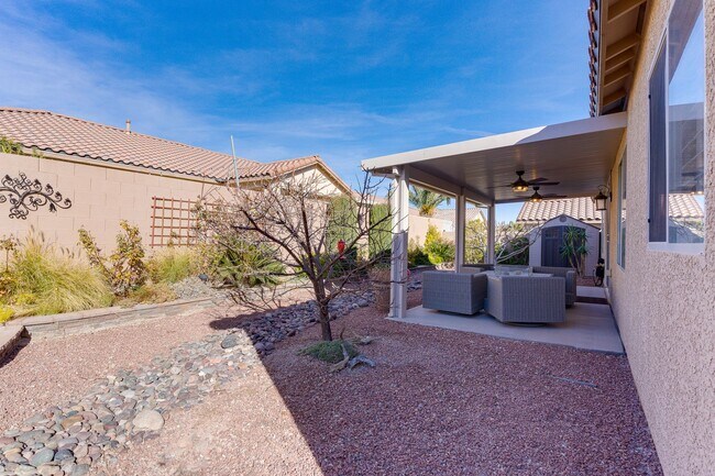 Building Photo - Fully Furnished Single-Story Gem in Peacef...