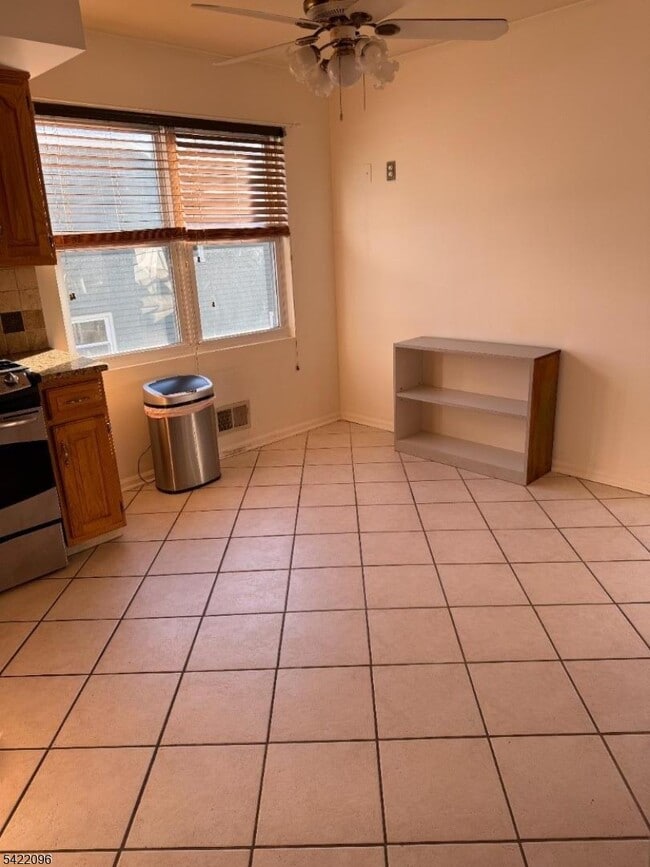 Building Photo - 518 Downer St