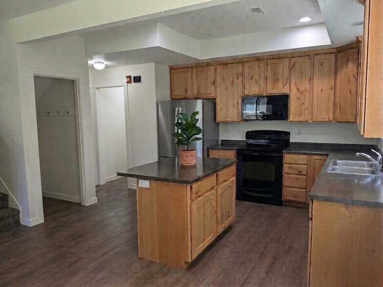 Building Photo - 7066 S Thorndale Way