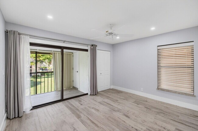 Building Photo - 3939 NE 5th Ave