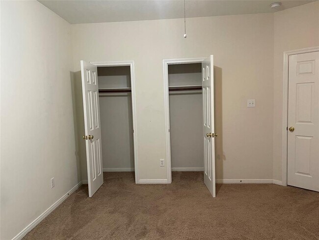 Building Photo - 9410 Creek Vine Dr