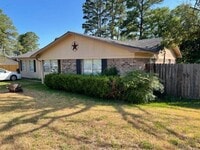 Building Photo - 10556 Rolling Pines Dr