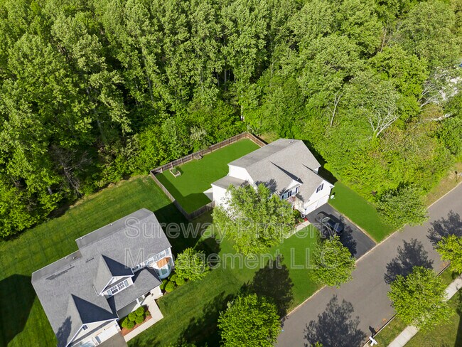 Building Photo - 13 Grist Mill Ct
