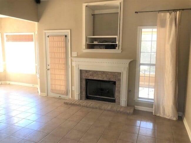 Building Photo - 9291 N Fairmont Cir