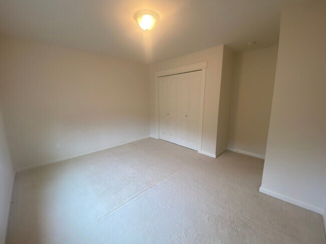 Building Photo - 4 Bedroom Home in the Heart of Sammamish! ...