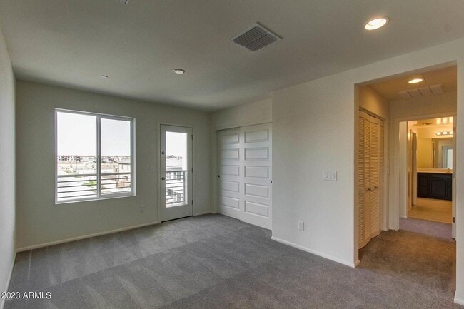 Building Photo - 1250 Abbey Ln