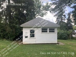 Building Photo - Cozy 1-Bath Studio House - Pet Friendly