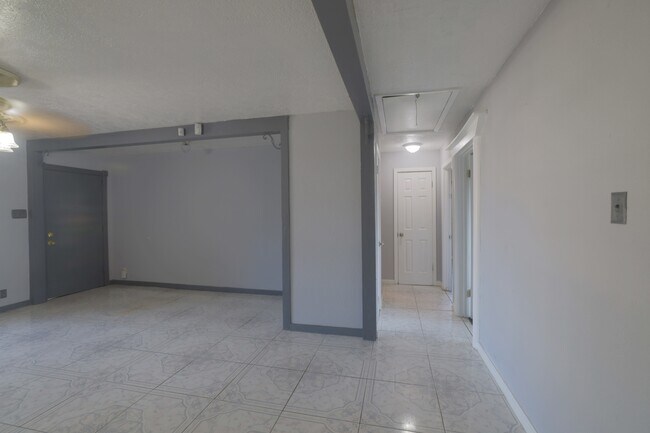 Building Photo - 3118 Flamborough Dr