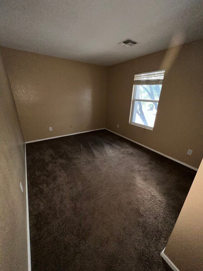 Building Photo - HOUSE FOR RENT