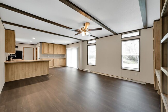 Building Photo - 20204 Sherwood Dr