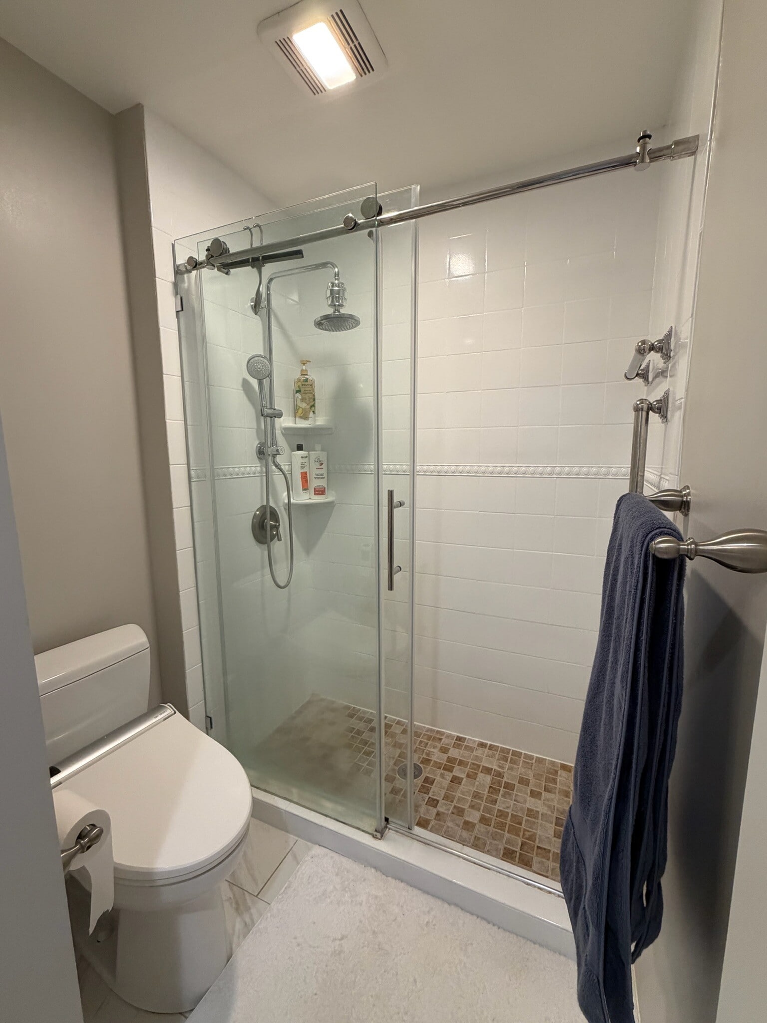 Building Photo - 7602 Lakeside Village Dr