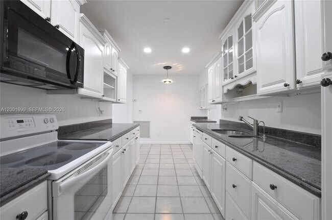 Building Photo - 11111 SW 78th Ct