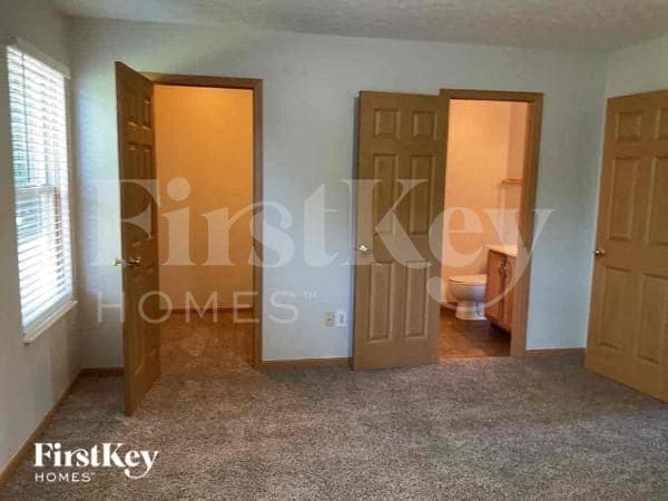 Building Photo - 486 Northwoods Dr