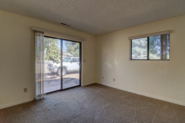 Building Photo - 1298 N Tapadero