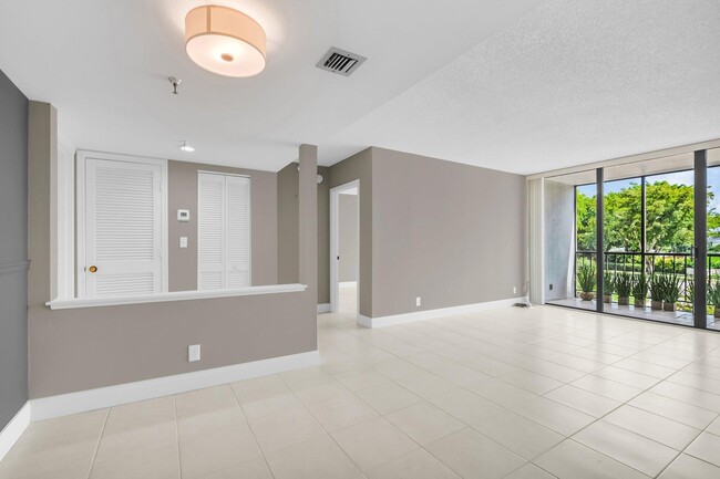 Building Photo - 6895 Willow Wood Dr