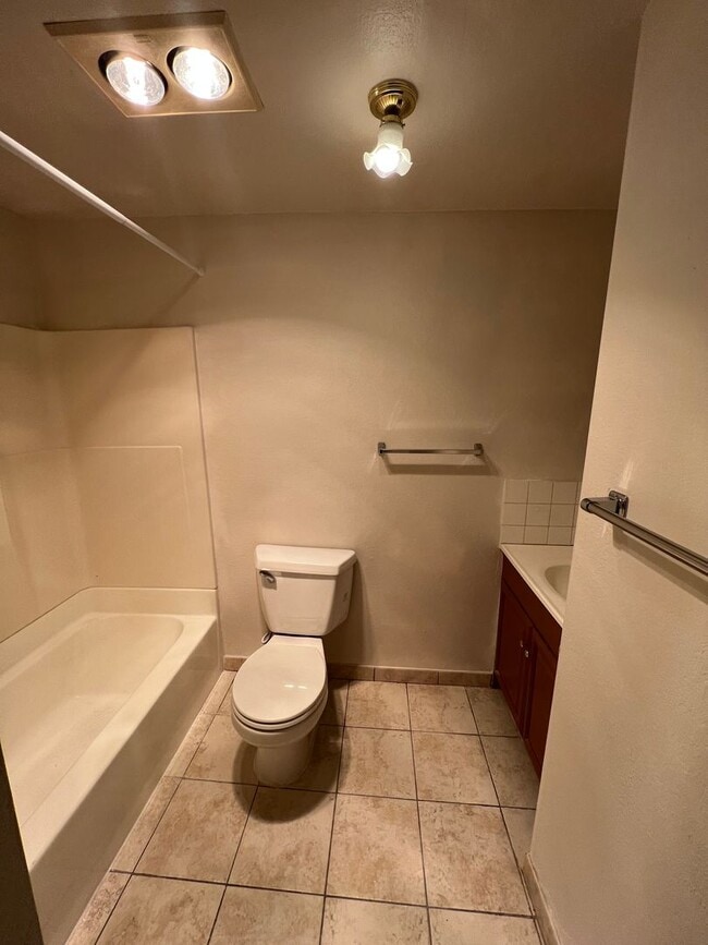 Building Photo - 1919 Duplex