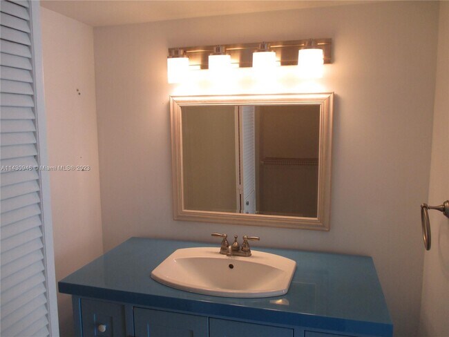 Building Photo - 1865 Brickell Ave